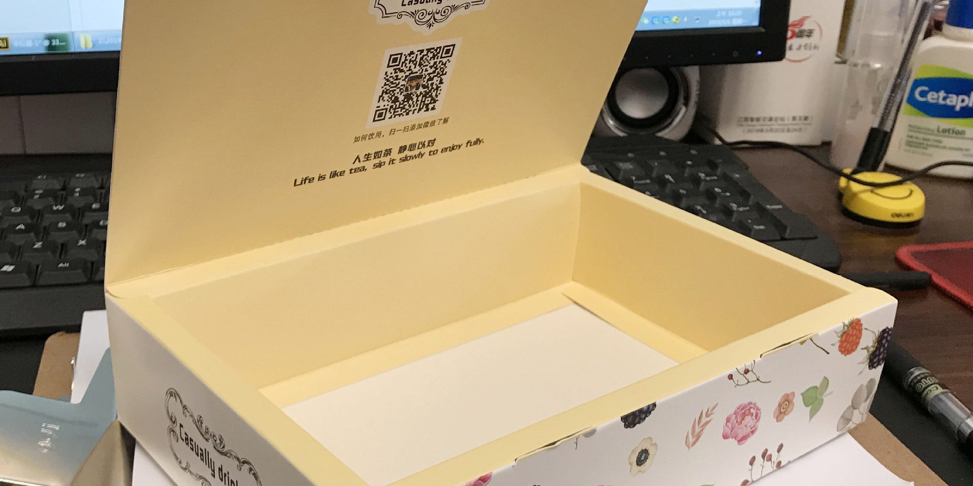 White Cardboard Coffee Box (2)