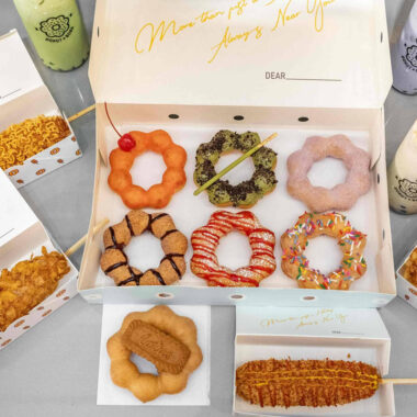 donut food packaging box with logo